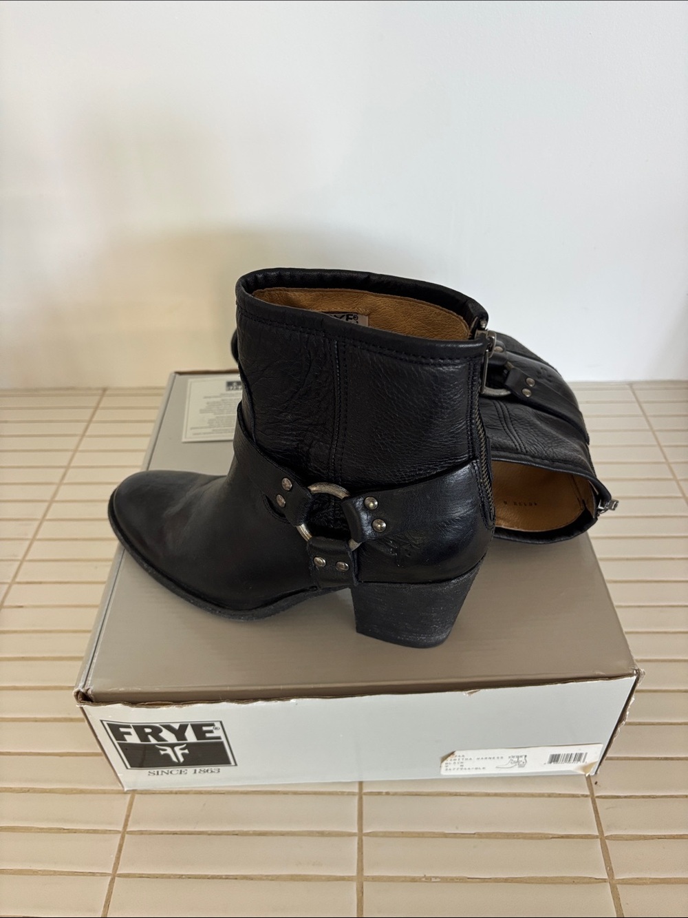 Frye Black Leather Tabitha Harness Ankle Booties 9M - Picture 7 of 10